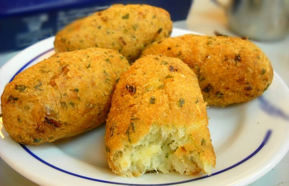 Resultado de imagem para PASTEIS BACALHAU"